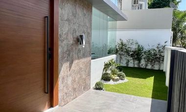 BRAND NEW 4 BEDROOM HOUSE AND LOT IN BF HOMES PARAÑAQUE