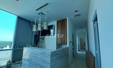 OFICINA EN VENTA, AVENIDA BONAMPAK, CENTRICA A UNOS METROS DE ZONA HOTELERA