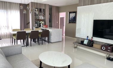 ขายด่วน บ้านเดี่ยวตกแต่งบิ้วท์ทั้งหลัง พร้อมอยู่ บ้านหลังมุม ถนนเมน   ที่โครงการ มัณฑนา ศรีนครินทร์-ร่มเกล้า เดินทางสะดวก