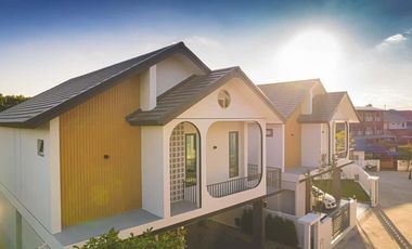 Newly built single house, modern minimalist style, 3 bedrooms, Tha Wang Tan area, spacious area, modern design, near Chiang Mai city, near Big C, near