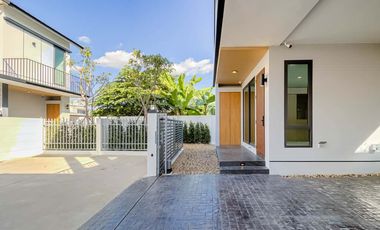 Newly built single house, modern minimalist style, 3 bedrooms, Tha Wang Tan area, spacious area, modern design, near Chiang Mai city, near Big C, near