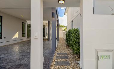 Newly built single house, modern minimalist style, 3 bedrooms, Tha Wang Tan area, spacious area, modern design, near Chiang Mai city, near Big C, near