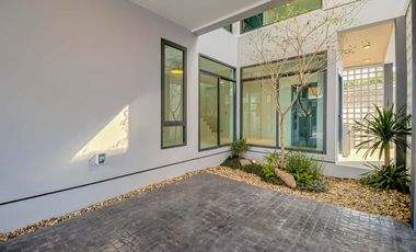 Newly built single house, modern minimalist style, 3 bedrooms, Tha Wang Tan area, spacious area, modern design, near Chiang Mai city, near Big C, near