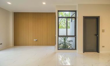Newly built single house, modern minimalist style, 3 bedrooms, Tha Wang Tan area, spacious area, modern design, near Chiang Mai city, near Big C, near