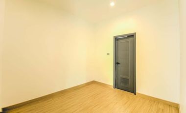 Newly built single house, modern minimalist style, 3 bedrooms, Tha Wang Tan area, spacious area, modern design, near Chiang Mai city, near Big C, near