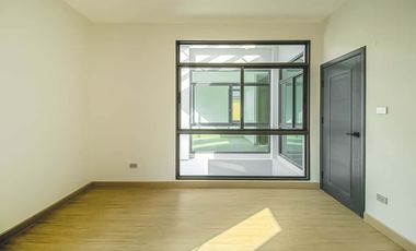 Newly built single house, modern minimalist style, 3 bedrooms, Tha Wang Tan area, spacious area, modern design, near Chiang Mai city, near Big C, near