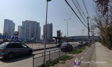 Amplia casa a solo pasos del metro en la florida