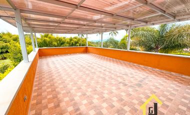 SE VENDE LUJOSA CASA CAMPESTRE CERCA A MANIZALES
