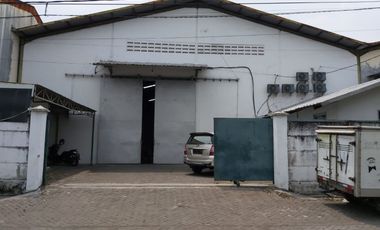 Disewakan Gudang Raya Manukan wetan akses kontainer