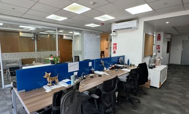 Oficina Implementada de 137 m², Piso 10 con Vista Calle en Santiago de Surco