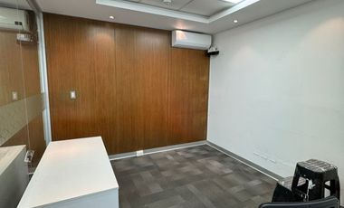 Oficina Implementada de 137 m², Piso 10 con Vista Calle en Santiago de Surco