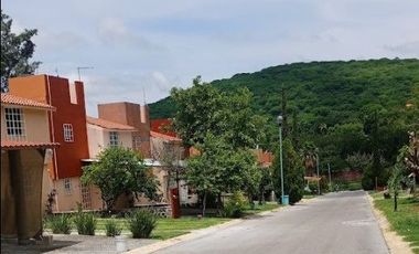 ¡¡¡ CASA EN REMATE BANCARIO EN XOCHITEPEC, MORELOS !!!!  Pirules, Campestre Colibries, Colinas de Santa Fe, Xochitepec, Morelos, Mexico.