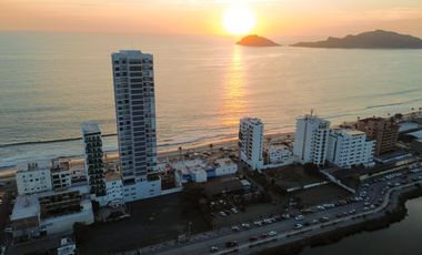 Exclusivo Terreno Frente al Mar de 1,700m² en el Icónico Malecón de Mazatlán