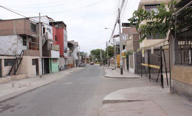 Se vende Casa como terreno en San Juan de Miraflores