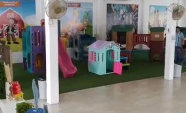 LOCAL Garzota Comercial con piscina. Centro médico, local de eventos infantiles, guardería