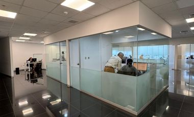 Oficina Implementada de 309 m² en El Derby, Santiago de Surco.