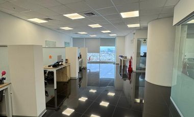 Oficina Implementada de 309 m² en El Derby, Santiago de Surco.