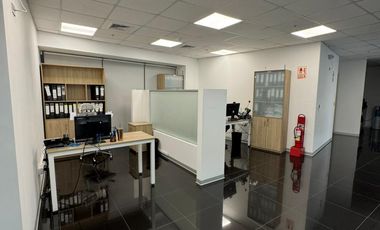 Oficina Implementada de 309 m² en El Derby, Santiago de Surco.