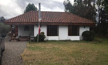 Gran parcela de 5000 m2, 2500 habilitados 200m2 const, 2500 para habilitar.