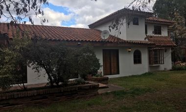 Gran parcela de 5000 m2, 2500 habilitados 200m2 const, 2500 para habilitar.
