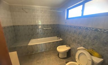 Gran parcela de 5000 m2, 2500 habilitados 200m2 const, 2500 para habilitar.