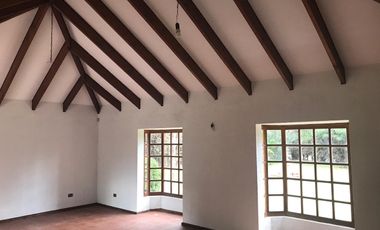 Gran parcela de 5000 m2, 2500 habilitados 200m2 const, 2500 para habilitar.