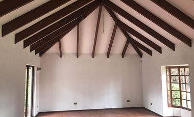 Gran parcela de 5000 m2, 2500 habilitados 200m2 const, 2500 para habilitar.