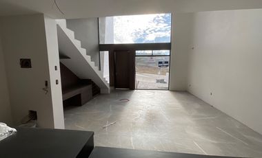 Se vende Lotf Una recamara dos niveles de construcción cerca zona de hospitales y corporativos
