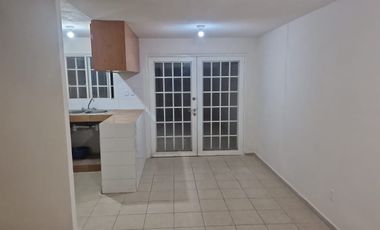 CASA EN HEROES DE LEÓN, AL SUR DE LA CIUDAD