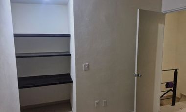 CASA EN HEROES DE LEÓN, AL SUR DE LA CIUDAD