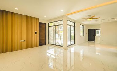 Newly built single house, modern minimalist style, 3 bedrooms, Tha Wang Tan area, spacious area, modern design, near Chiang Mai city, near Big C, near