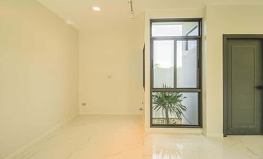 Newly built single house, modern minimalist style, 3 bedrooms, Tha Wang Tan area, spacious area, modern design, near Chiang Mai city, near Big C, near