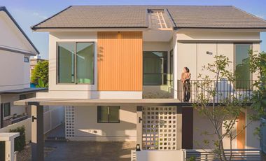 Newly built single house, modern minimalist style, 3 bedrooms, Tha Wang Tan area, spacious area, modern design, near Chiang Mai city, near Big C, near