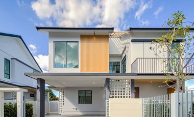 Newly built single house, modern minimalist style, 3 bedrooms, Tha Wang Tan area, spacious area, modern design, near Chiang Mai city, near Big C, near