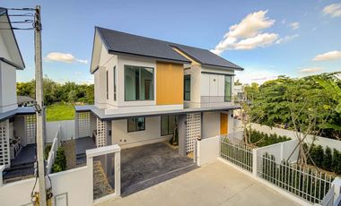Newly built single house, modern minimalist style, 3 bedrooms, Tha Wang Tan area, spacious area, modern design, near Chiang Mai city, near Big C, near