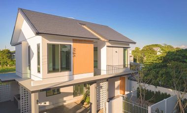Newly built single house, modern minimalist style, 3 bedrooms, Tha Wang Tan area, spacious area, modern design, near Chiang Mai city, near Big C, near