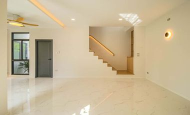 Newly built single house, modern minimalist style, 3 bedrooms, Tha Wang Tan area, spacious area, modern design, near Chiang Mai city, near Big C, near