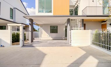 Newly built single house, modern minimalist style, 3 bedrooms, Tha Wang Tan area, spacious area, modern design, near Chiang Mai city, near Big C, near