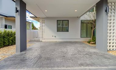 Newly built single house, modern minimalist style, 3 bedrooms, Tha Wang Tan area, spacious area, modern design, near Chiang Mai city, near Big C, near