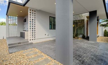 Newly built single house, modern minimalist style, 3 bedrooms, Tha Wang Tan area, spacious area, modern design, near Chiang Mai city, near Big C, near