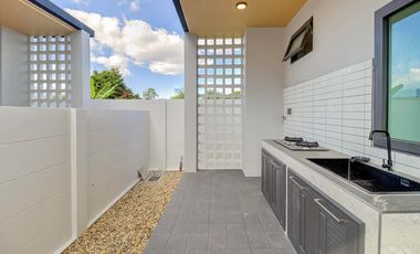Newly built single house, modern minimalist style, 3 bedrooms, Tha Wang Tan area, spacious area, modern design, near Chiang Mai city, near Big C, near