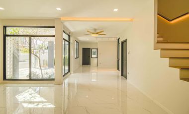 Newly built single house, modern minimalist style, 3 bedrooms, Tha Wang Tan area, spacious area, modern design, near Chiang Mai city, near Big C, near