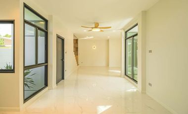 Newly built single house, modern minimalist style, 3 bedrooms, Tha Wang Tan area, spacious area, modern design, near Chiang Mai city, near Big C, near