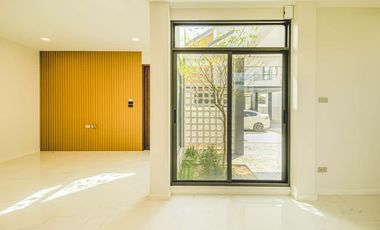 Newly built single house, modern minimalist style, 3 bedrooms, Tha Wang Tan area, spacious area, modern design, near Chiang Mai city, near Big C, near