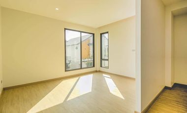 Newly built single house, modern minimalist style, 3 bedrooms, Tha Wang Tan area, spacious area, modern design, near Chiang Mai city, near Big C, near