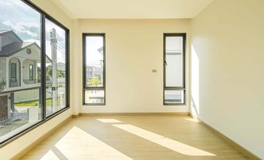 Newly built single house, modern minimalist style, 3 bedrooms, Tha Wang Tan area, spacious area, modern design, near Chiang Mai city, near Big C, near