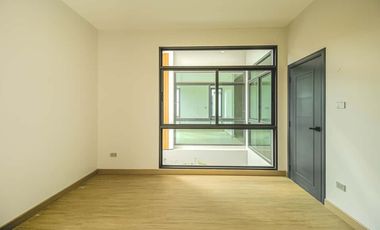 Newly built single house, modern minimalist style, 3 bedrooms, Tha Wang Tan area, spacious area, modern design, near Chiang Mai city, near Big C, near