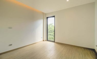 Newly built single house, modern minimalist style, 3 bedrooms, Tha Wang Tan area, spacious area, modern design, near Chiang Mai city, near Big C, near