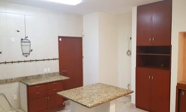 SUPER AMPLIA CASA EN RESIDENCIAL LAS PALMAS CON ALBERCA