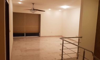 SUPER AMPLIA CASA EN RESIDENCIAL LAS PALMAS CON ALBERCA